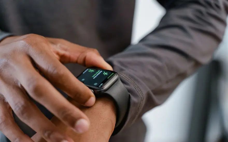 How to Choose the Right Smart Watch Online in Bangladesh